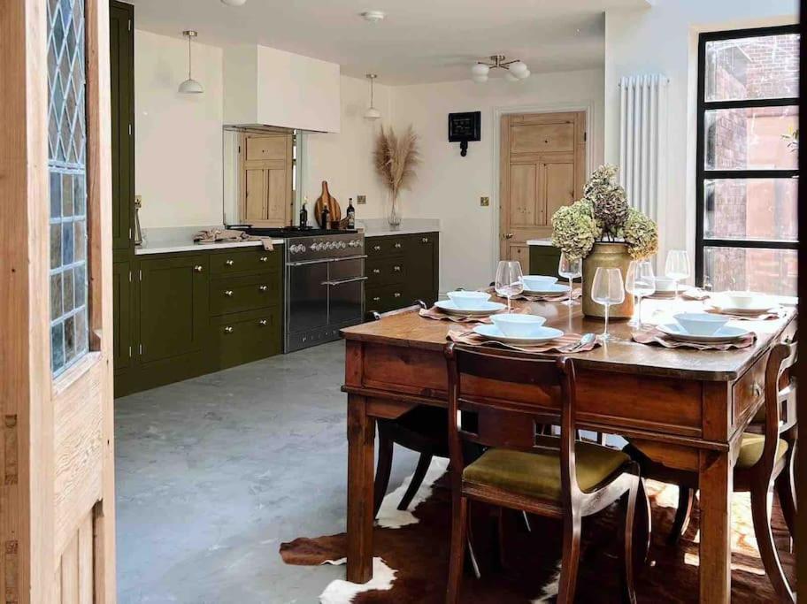 Luxury City Centre Townhouse - Sleeps 6 Chester Exterior foto